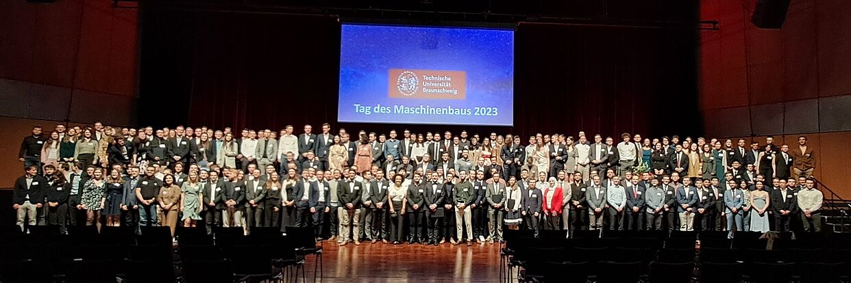 Gruppenbild Tag des Maschinenbaus 2023 