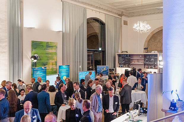 Get together mit wissenschaftlichem Rundgang.