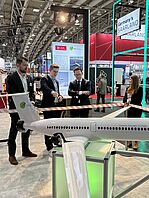 Patrick Meyer stellt dem nds. Minister für Wissenschaft und Kultur Falko Mohrs CLIME vor