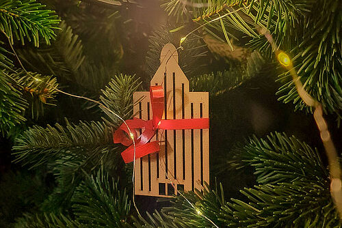 Haus der Wissenschaft als Weihnachtsanhänger im Weihnachtsabaum