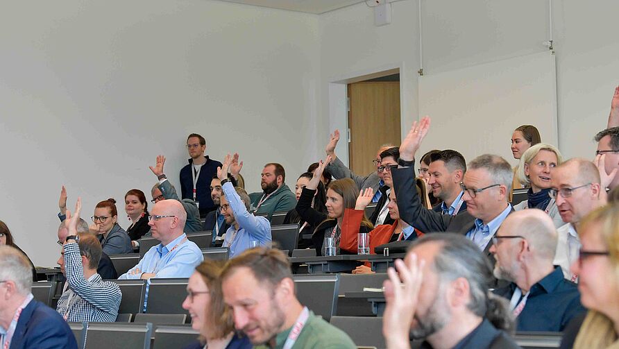 Tagungsteilnehmende im NFF-Hörsaal während der Tagung am 2. Juni 2023 in Braunschweig.