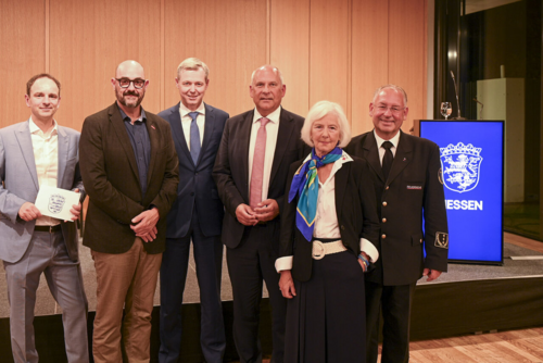 Gruppenfoto der Diskussionsteilnehmer:innen