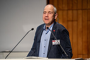Dekan Prof. Dr.-Ing. Markus Böl