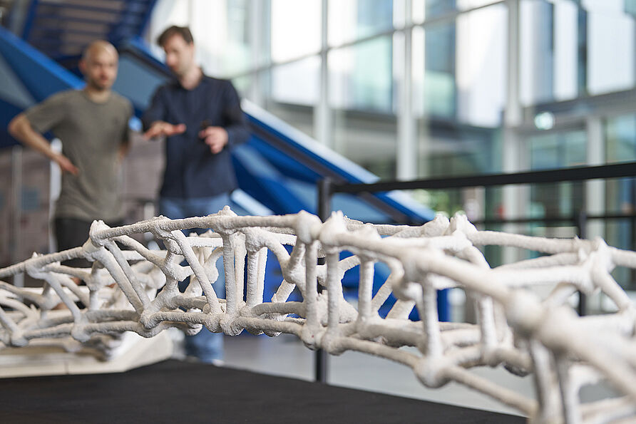 Die filigrane Brücke wurde mit dem „Injection 3D Concrete Printing“ gefertigt.