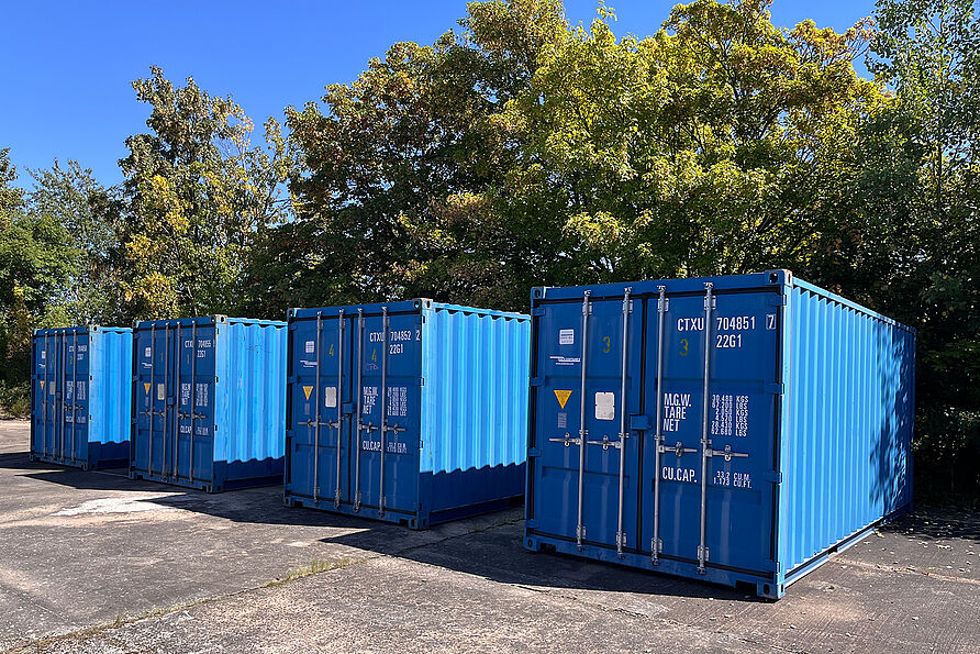 Das Seebohrsystem wurde in vier Containern an die GFZ-Außenstelle des KTB-Tiefenlabors in Windischeschenbach geliefert.