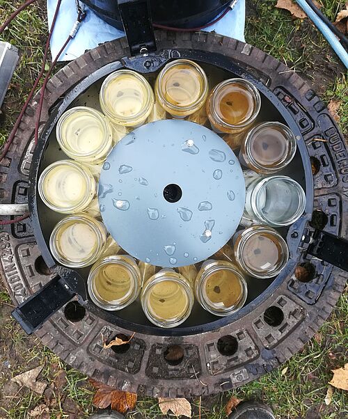 Stormwater sampling in a manhole