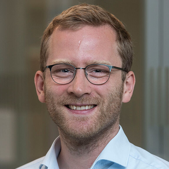 Das Foto zeigt Alumnus Paul Rabe.