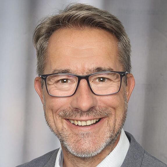 Das Foto zeigt TU Alumnus Matthias Vesper.