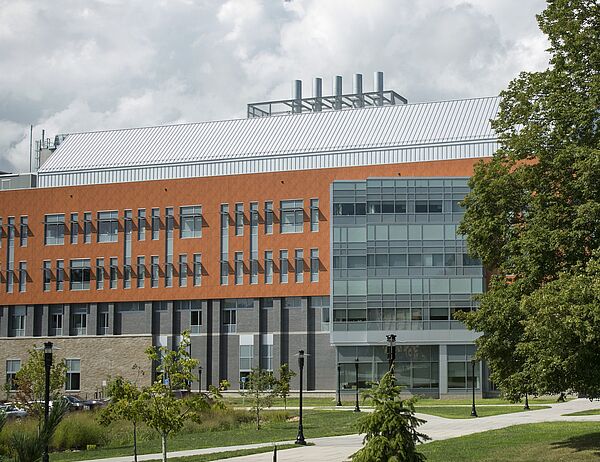 Bild eines Gebäudes der University of Rhode Island