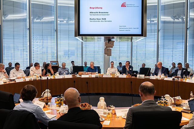 Plenumbild Begrüßung 51. Zukunftsforum