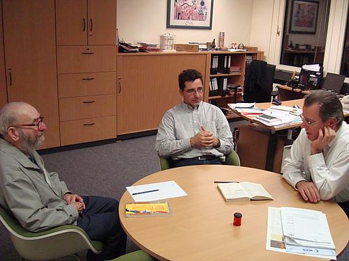Die bisherigen drei Institutsleiter: Prof. Walter Schultz (links), Prof. Andreas Schlachetzki (rechts) und Prof. Andreas Waag