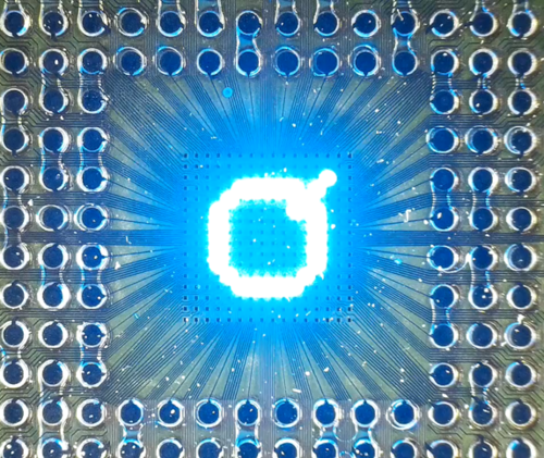 µLED array mit einzeln angesteuerten LEDs