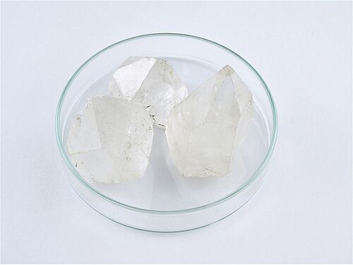 [Abb. 2] Inv. Nr. 141 A Einzelne unbearbeitete Bergkristalle 
